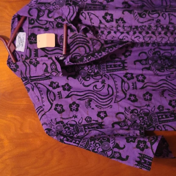 Really Cool button down shirt - Picture 2 of 4